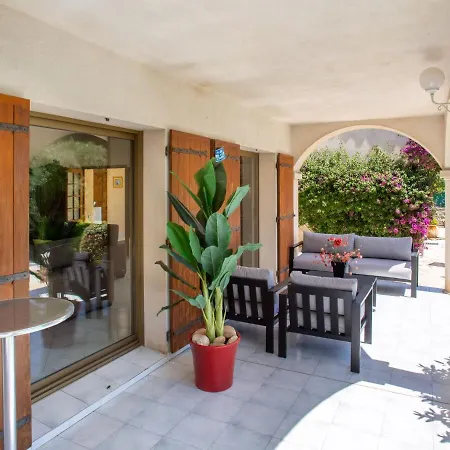 Premium In With Swimming Pool Ollioules